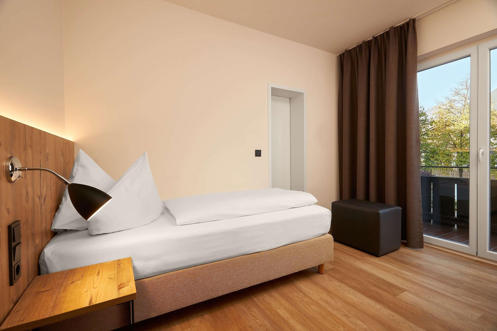 Hyperion Hotel Garmisch - Partenkirchen Exterior foto A typical room at the hotel