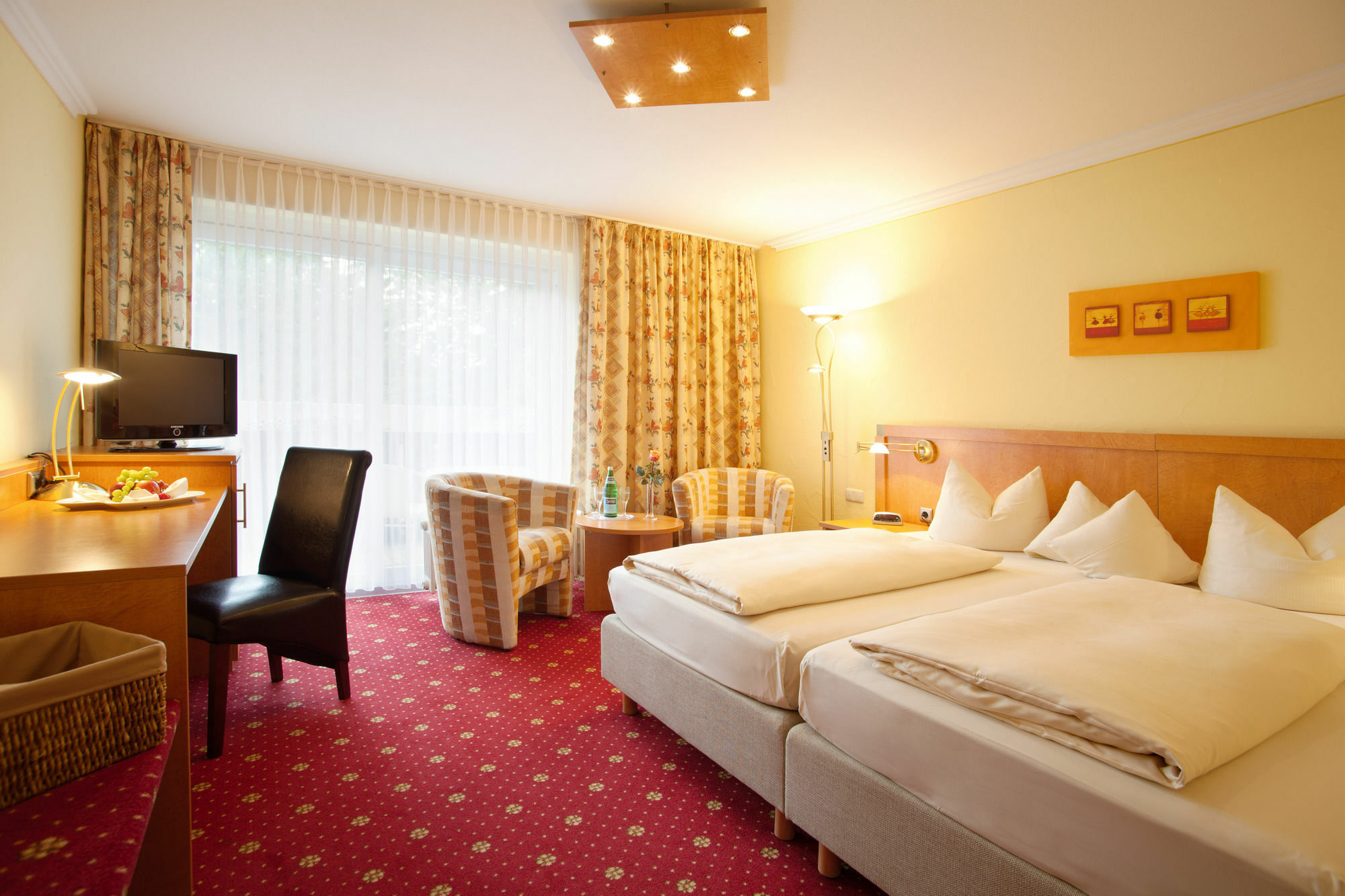 Hyperion Hotel Garmisch - Partenkirchen Exterior foto A typical hotel room