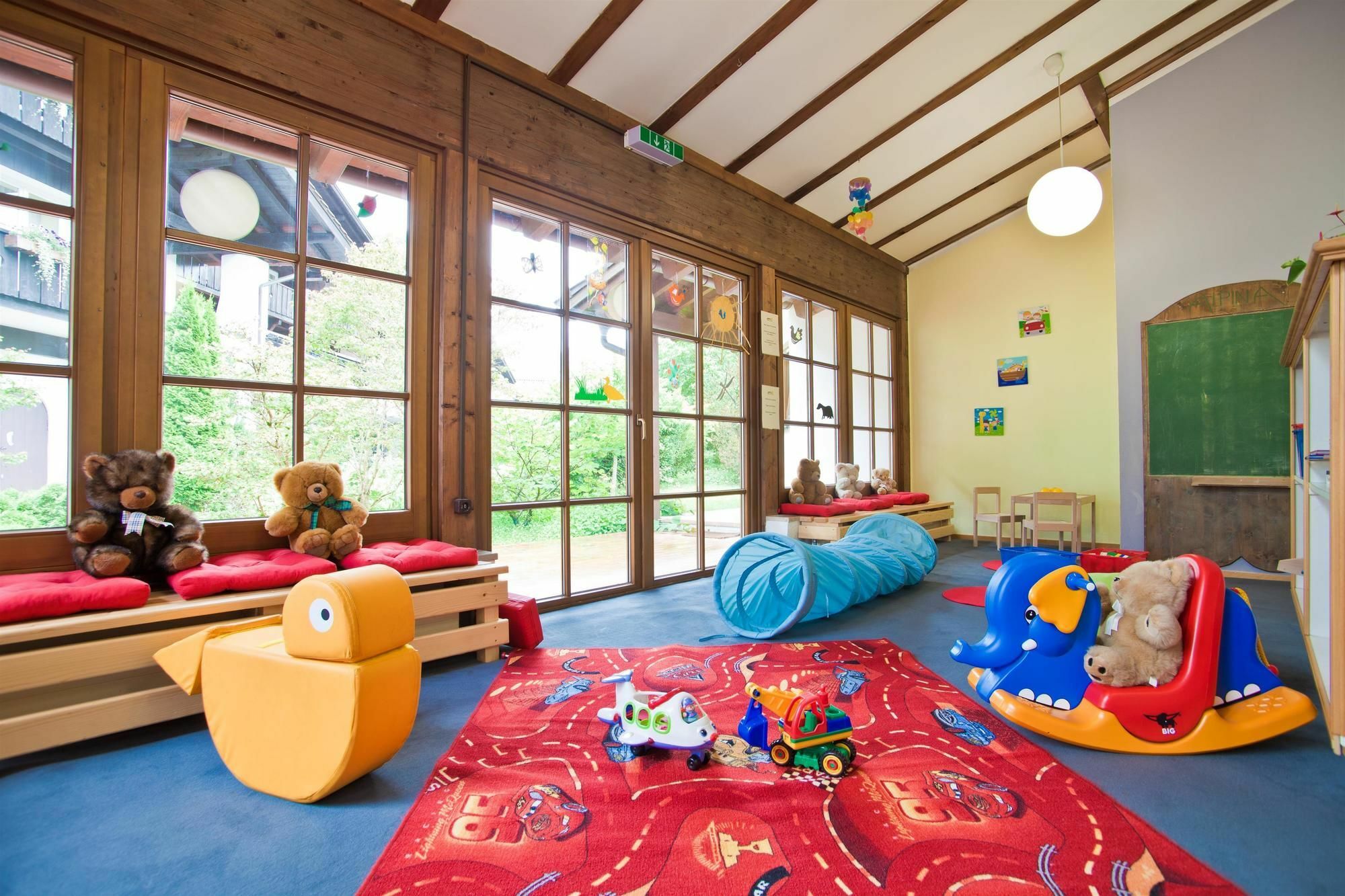 Hyperion Hotel Garmisch - Partenkirchen Exterior foto A kindergarten in Germany