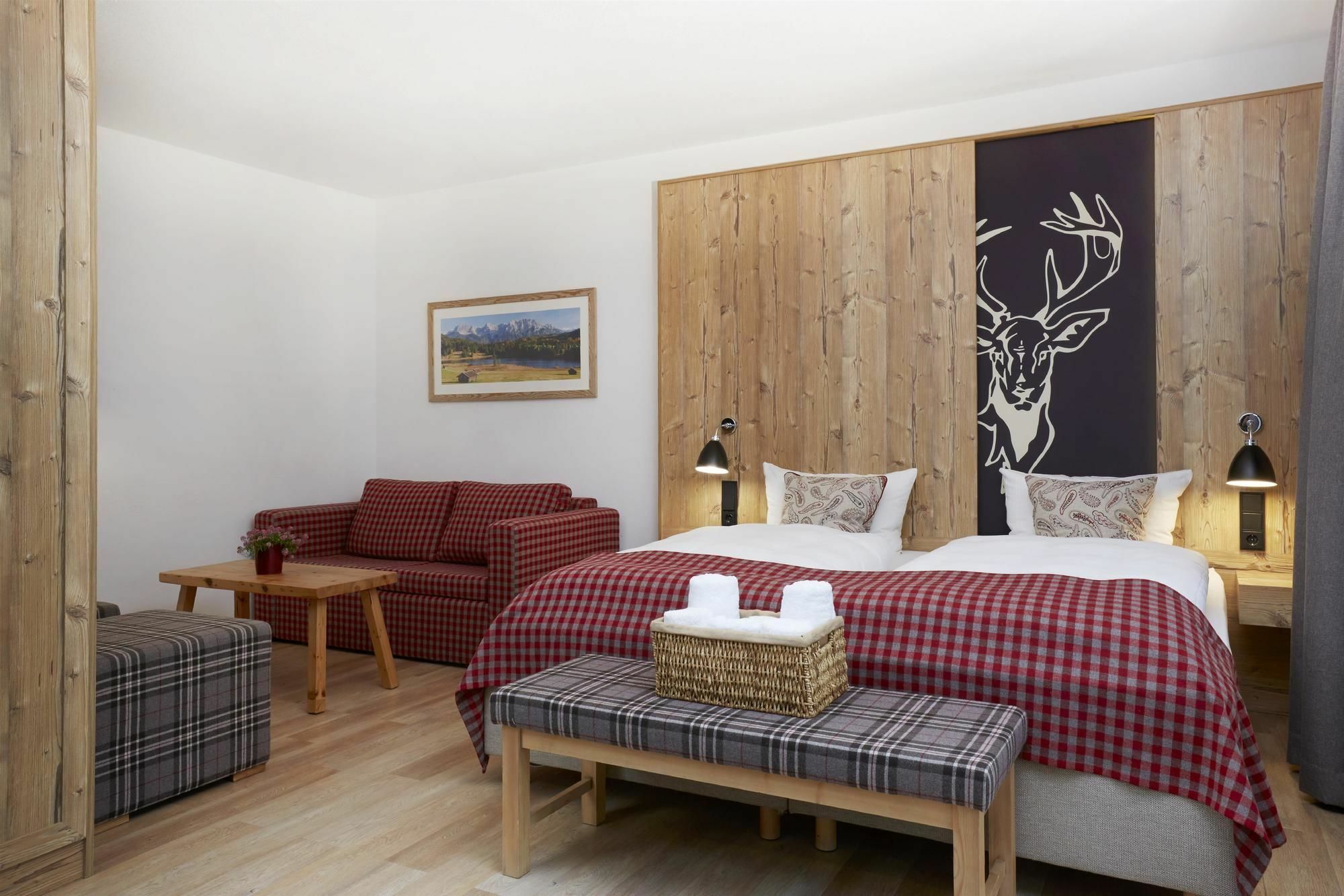 Hyperion Hotel Garmisch - Partenkirchen Exterior foto A typical room at the Hotel