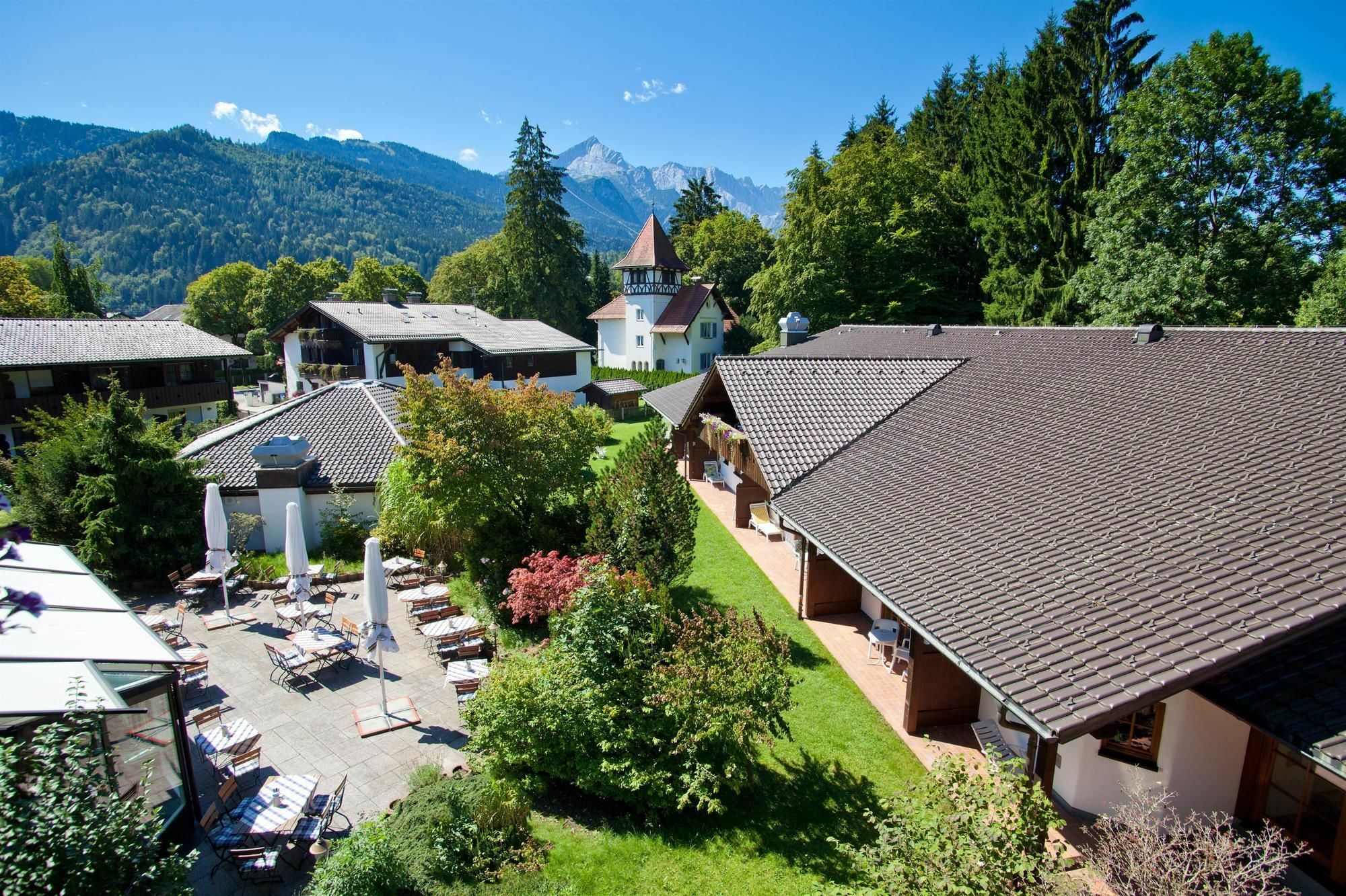 Hyperion Hotel Garmisch - Partenkirchen Exterior foto The village of Gstaad