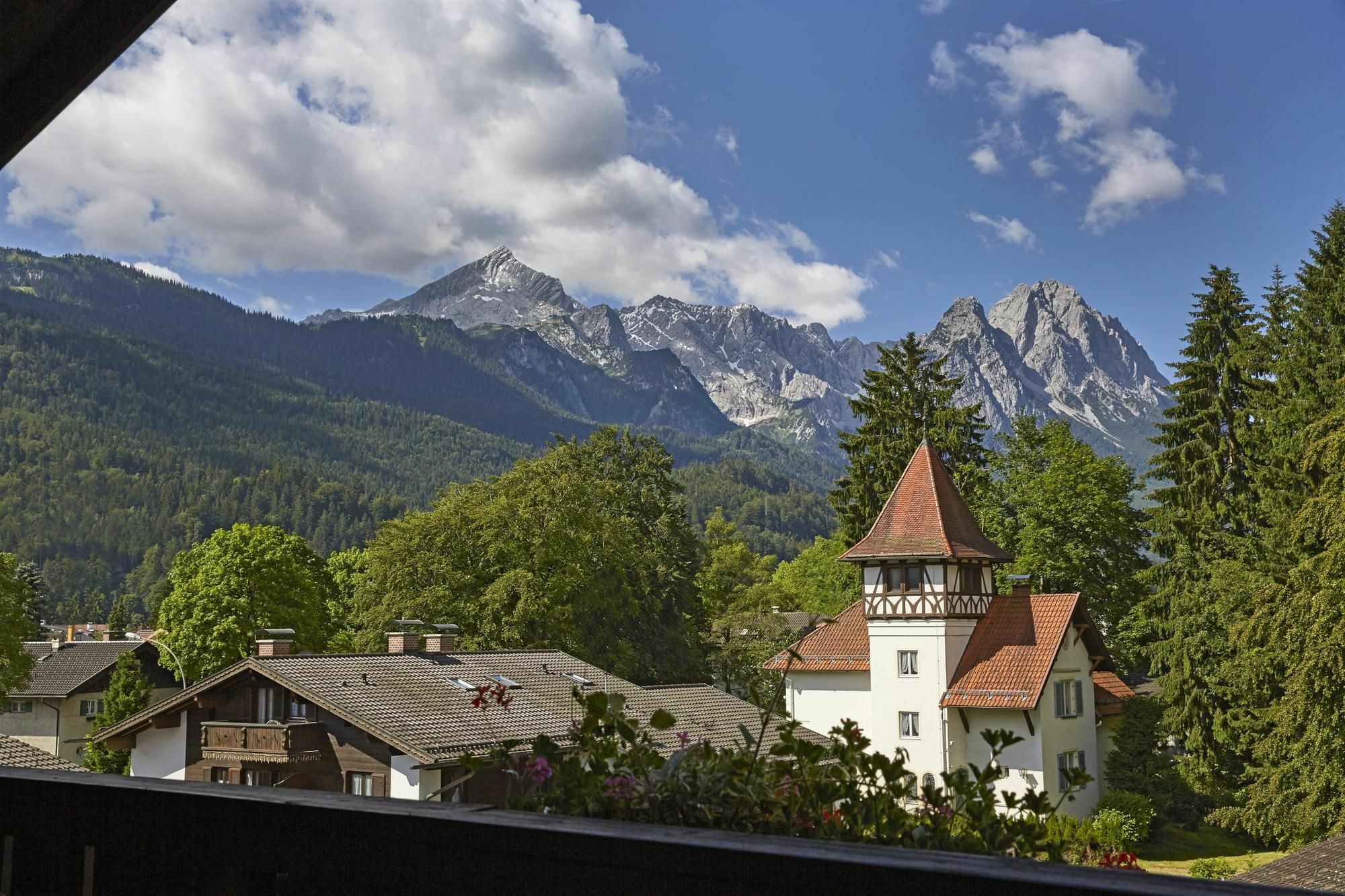 Hyperion Hotel Garmisch - Partenkirchen Exterior foto The village of Oberstdorf