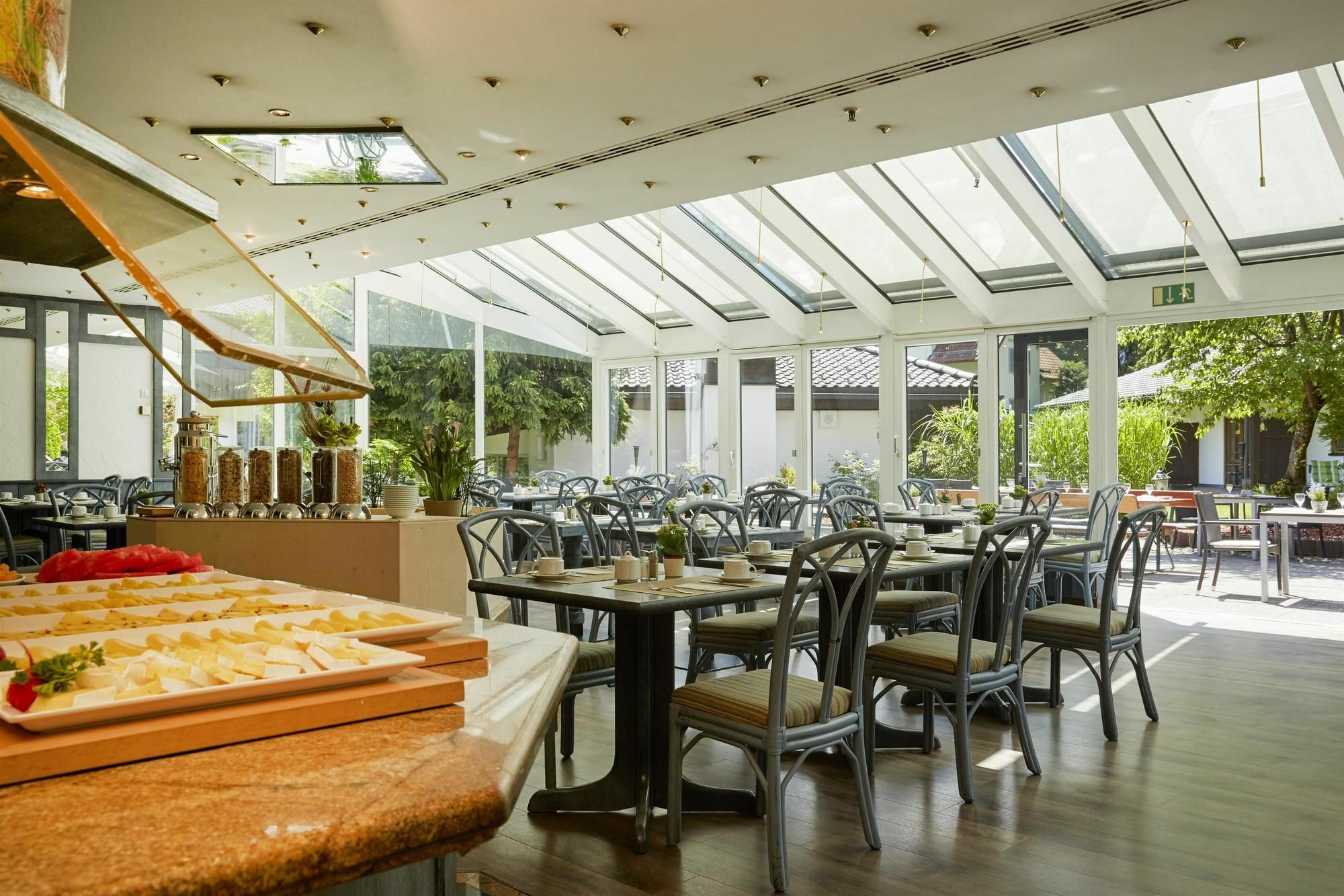 Hyperion Hotel Garmisch - Partenkirchen Exterior foto The restaurant
